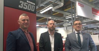 Wspwaciciele firmy Technograph Piotr Mrozek (z lewej) i Konrad Starocik (z prawej) z Sbastienem Stabelem z firmy Xeikon.