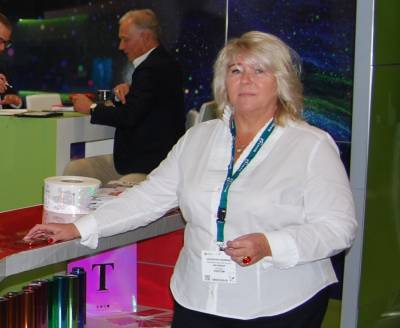 Katarzyna Koziska na firmowym stoisku API Group podczas targw Labelexpo Europe 2019