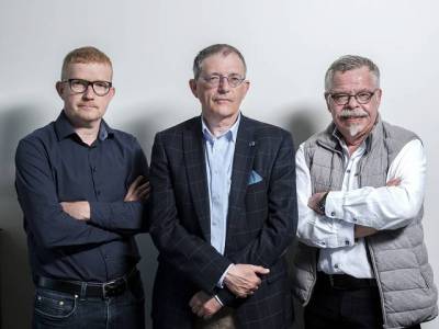 Od lewej do prawej: Pascal Coenen (Maintenance Manager); Paul Huybrechts (CEO); Pan Peter Benz (ekspert Koenig i Bauer Cortina)