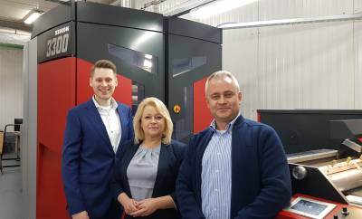 Od lewej: Micha Kuczkowski (Sales Manager Xeikon), Izabela Harczuk (prezes Flexolabels), Sawomir Perwejnis (przedstawiciel Flexolabels)