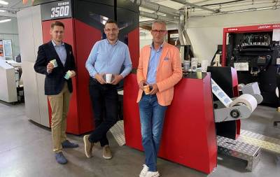 Od lewej: Micha Kuczkowski (Sales Manager Xeikon), Sawomir Gral (Dyrektor Zarzdzajcy Laboprint), Krzysztof Fryc (Prezes Laboprint)