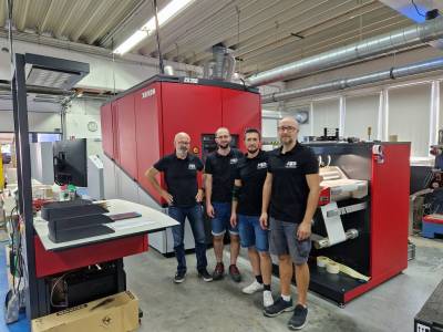 Od lewej: Michael Markus, Yannick Markus (obaj czonkowie zarzdu), Peter Mut (operator CX3 / CX300), Thomas Bienias (kierownik produkcji i operator CX3 / CX300)