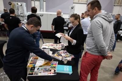 Gocie Polskiej Izby Fleksografw aktywnie korzystali z obecnoci przedstawicieli trzech partnerw wydarzenia - firm Mark Andy, PC Print i Emipak.