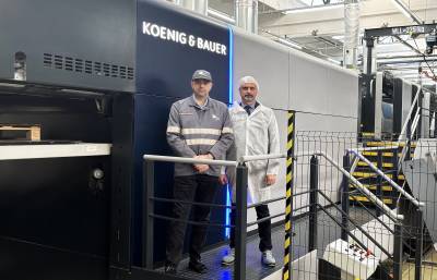 Hubert Hyb – Plant Operations Director DS Smith w Kielcach (z lewej) i Adam layski – Sales Manager Koenig & Bauer (CEE)