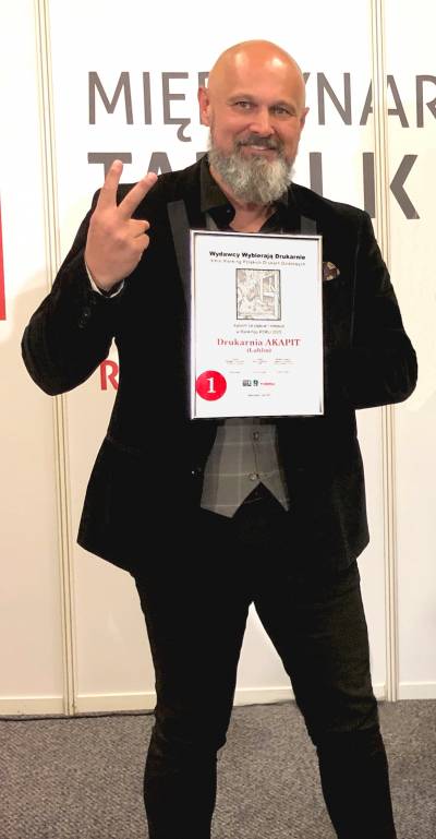 Jarosaw Barya - dyrektor drukarni Akapit z dyplomem za 1. miejsce w rankingu "Wydawcy wybieraj drukarnie".