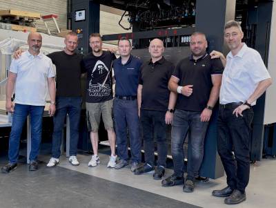 Przedstawiciele Koenig & Bauer i Opax w fabryce sztanc paskich w Barcelonie