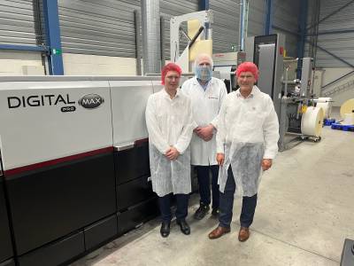 Timo Donati, Henri K�hler i Bernd Schopferer przy pierwszej na �wiecie instalacji hybrydowej Mark Andy/Martin Automatic w firmie Desmedt Labels.