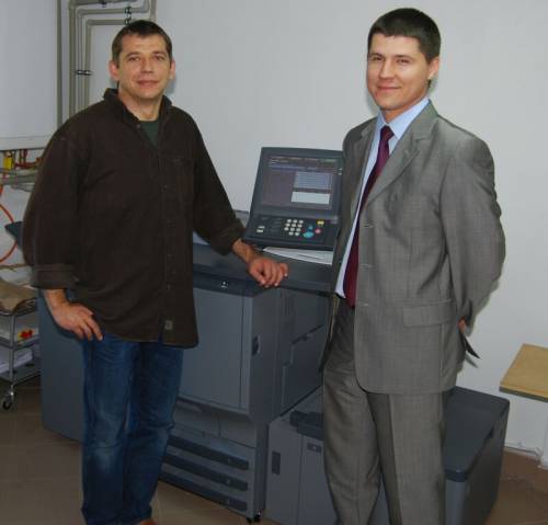 Jarosaw Duyski, waciciel drukarni Maxformat (z lewej), i Tomasz Lipiec, Account Manager w firmie Oc Poland