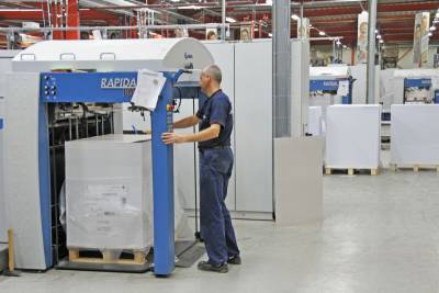Trzy maszyny KBA Rapida 106 pozwoliy drukarni Albe De Coker realizowa wysokojakociow produkcj przez ca dob i siedem dni w tygodniu.