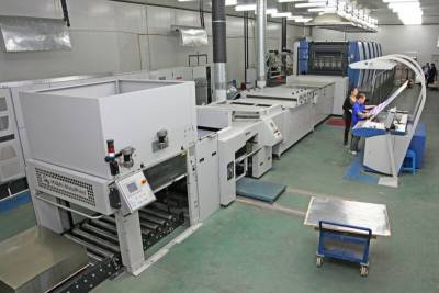 Linia KBA-MetalPrint w chiskiej firmie China Food Packaging, przeznaczona do nanoszenia efektw specjalnych i lakierowania podoy metalowych.
