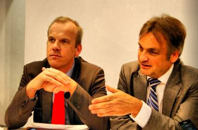 Prezes Agfa Graphics - Stefaan Vanhooren (z prawej) i wiceprezes Agfa Graphics Europe - Frederik Dehing podczas spotkania z pras branow