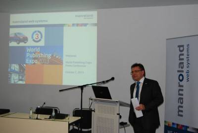 Podczas konferencji prasowej gos zabra m.in. Eckhard Hrner-Marass - prezes firmy manroland web systems