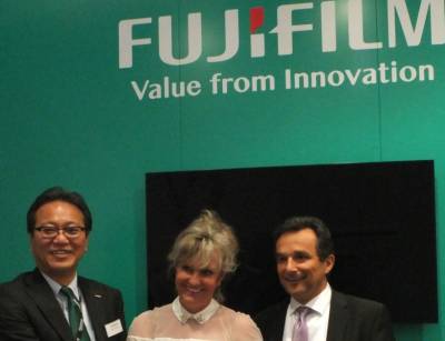 Od lewej: Takashi Yanagawa (Senior Vice President w dziale systemw graficznych firmy Fujifilm), Jolanta Kurowiak (wacicielka firmy Reprograf) i Marek Kin (dyrektor operacyjny, Reprograf)