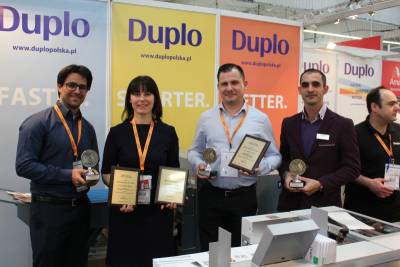 Od lewej: Patric Lerch (Multigraf), Gabriela Swat i Arkadiusz Wojtczak (Duplo Polska) oraz Gabriel Nagy  (Duplo International Ltd.)