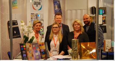 Przedstawiciele API Group na stoisku firmowym podczas targw Packaging Innovations 2017